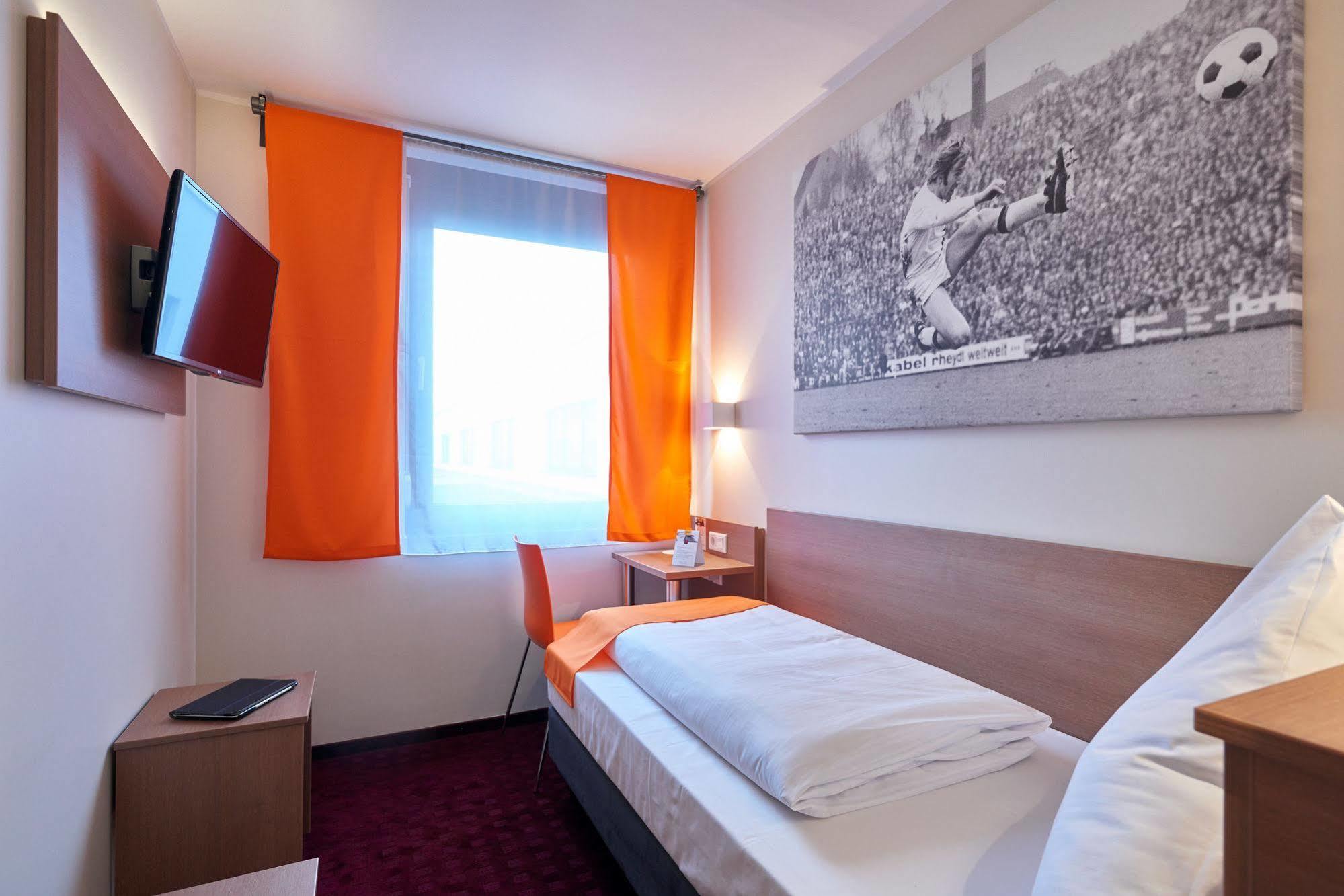 Mcdreams Hotel Moenchengladbach Экстерьер фото